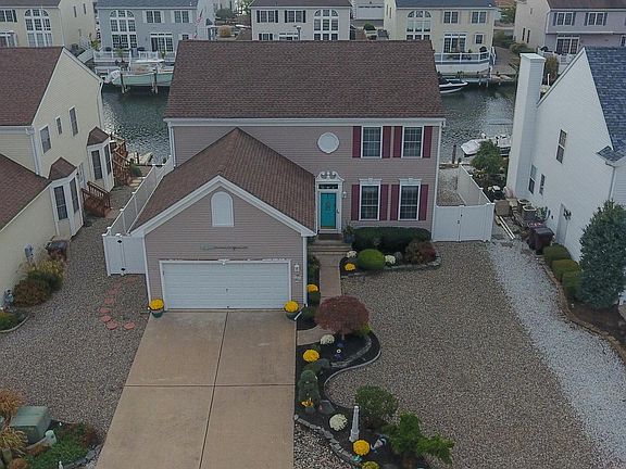 2nd image of 8 Peaksail Dr