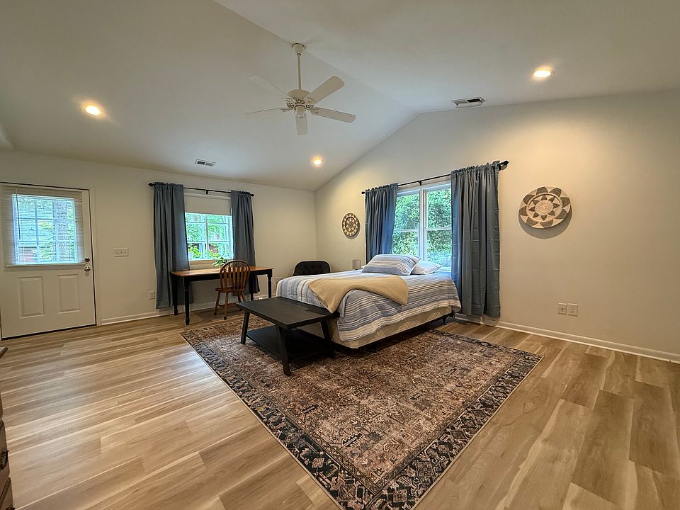 1st image of 111 Oakcrest Ct