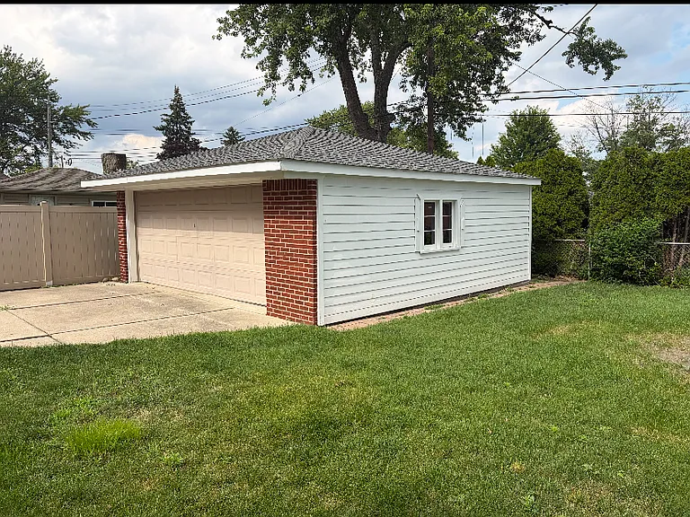 8949 Fox Ave — Photo 29