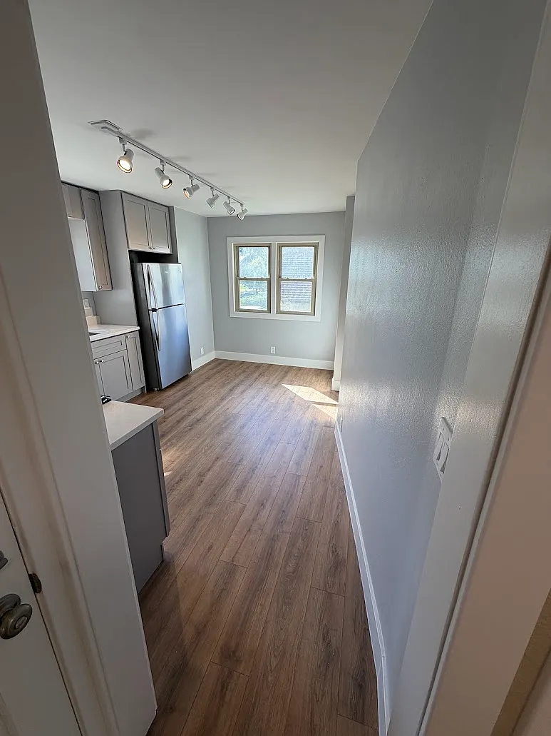 2 bed, 1100 sqft, $2,200 — Photo 2