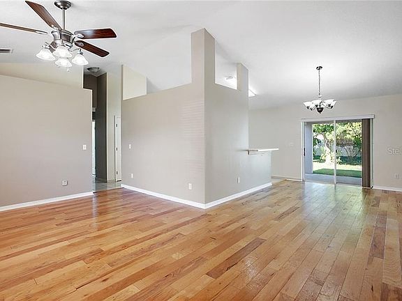 4th image of 909 Marquee Dr