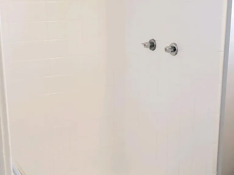 Master bath w/refinished shower and new flooring