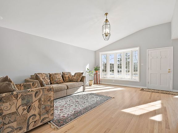 4th image of 234 Southgate Dr