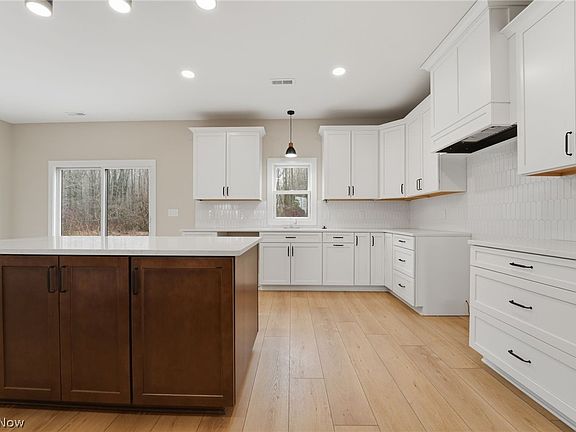 3rd image of 4656 Carpenter Rd