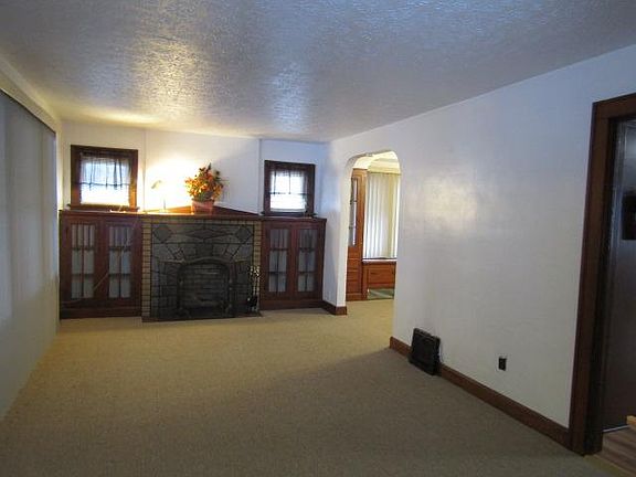 5th image of 1062 Winton Ave