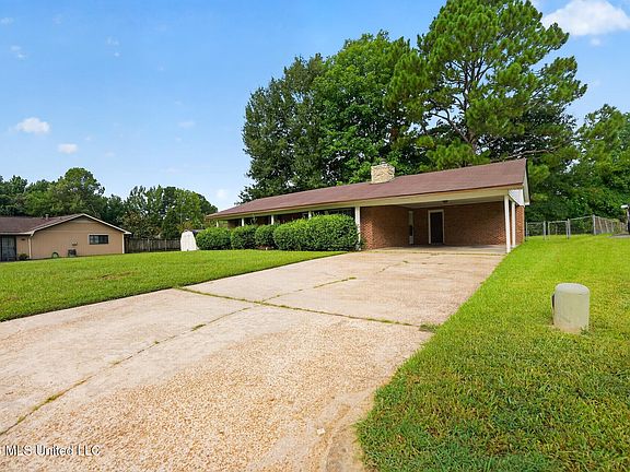 2nd image of 117 White Oak Ct