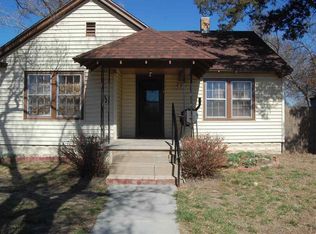 704 Brookside Dr, Hutchinson, KS 67501