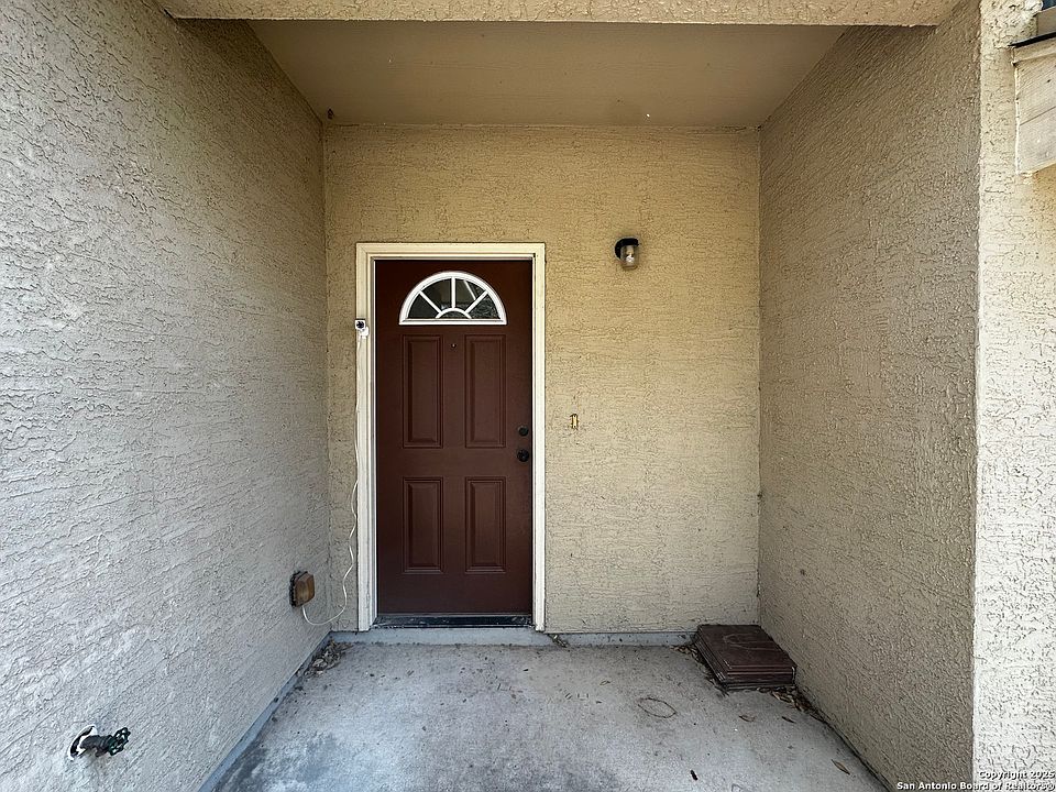 2nd image of 4806-4804 Appleseed Ct