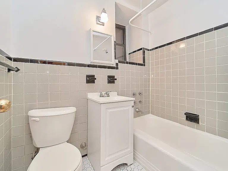 353 W 44th St #MC — Photo 5