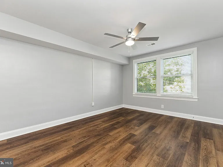 2021 E St NE #2 — Photo 5