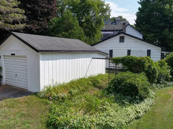 7276 Commercial St, Beulah, MI 49617