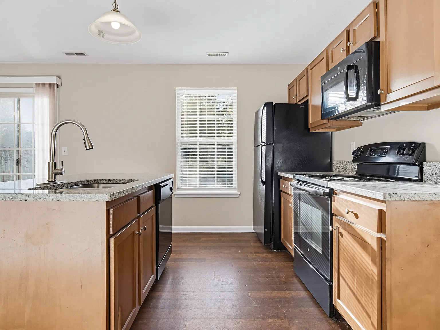 1 bed, 800 sqft, $899 — Photo 3