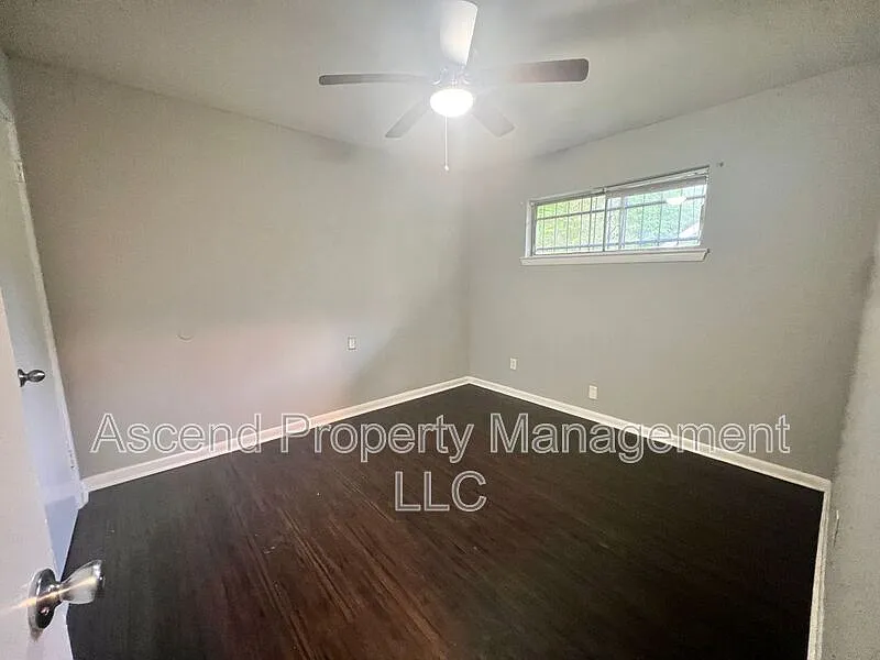 2 bed, 1.0 bath, $950 — Photo 4
