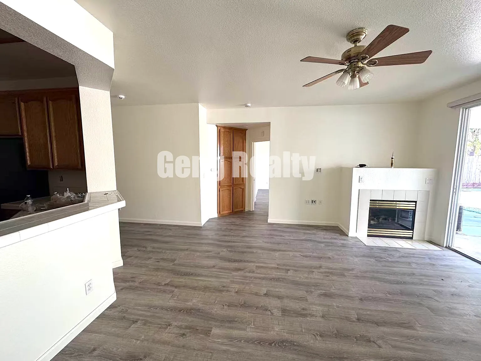 3 bed, 1327 sqft, $2,600 — Photo 4