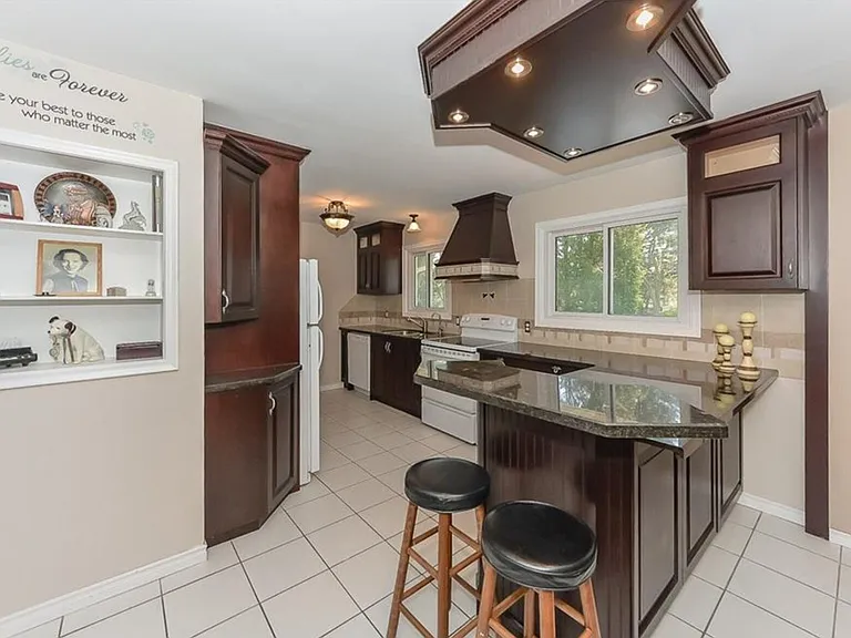 362 Victoria Rd N #1 — Photo 8