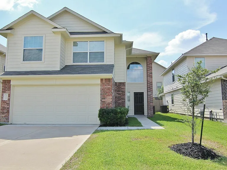 15319 Lucky Star Dr — Photo 1