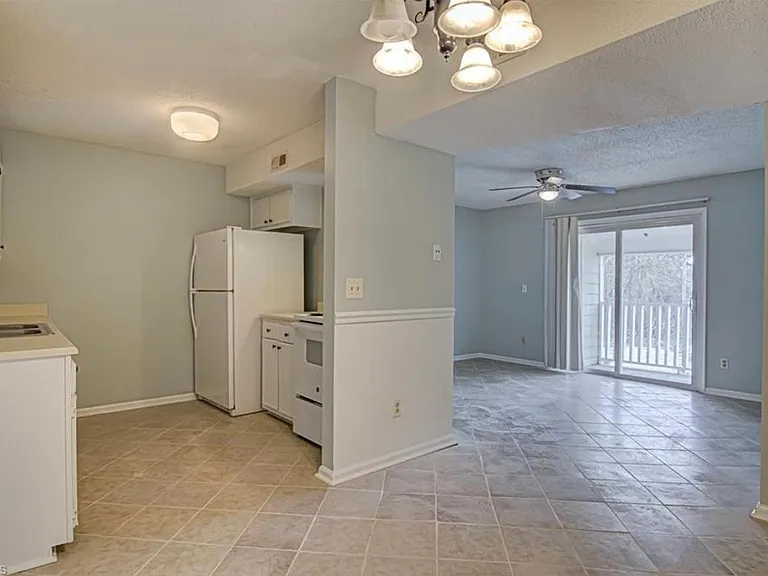 521 Mystic Dr — Photo 7