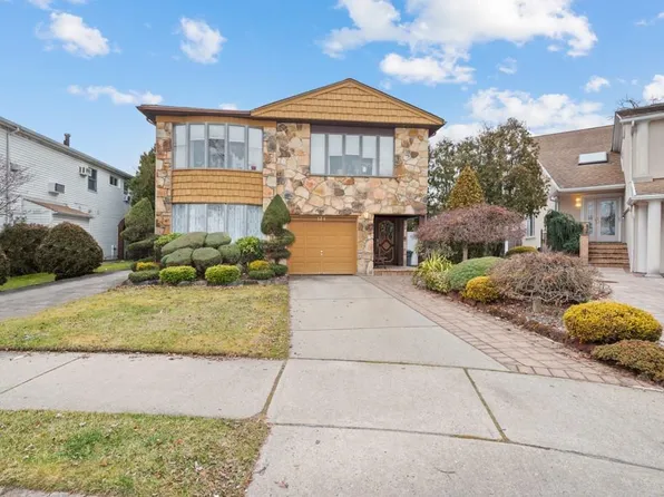 131 Dawson Cir, Staten Island, NY 10314