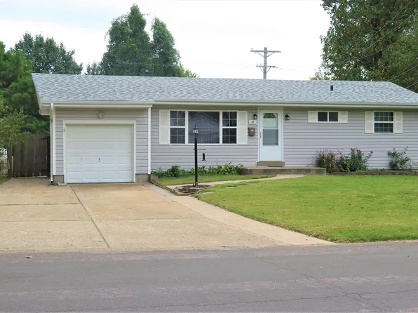 30 Cortez Dr, Florissant, MO 63031