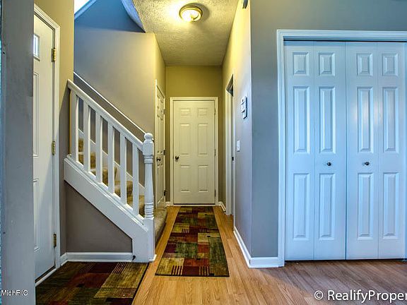 3rd image of 1566 Maple Hollow St SE