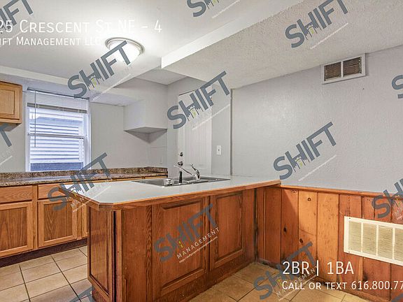 2nd image of 325 Crescent St NE APT 4