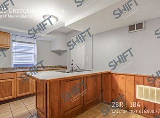 325 Crescent St NE APT 4, Grand Rapids, MI 49503