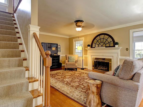 4th image of 1637 Center Hill Dr SW
