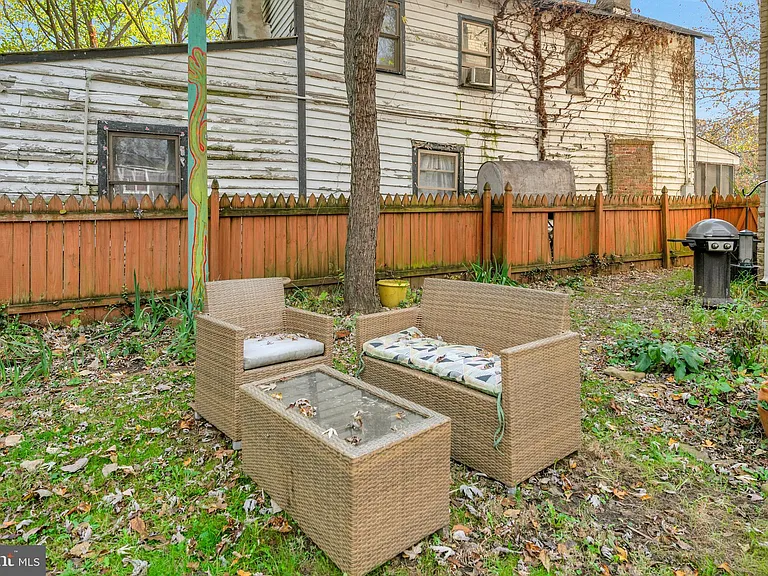 305 Prince Edward St — Photo 11