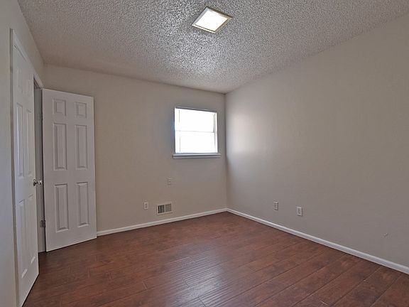 5th image of 1700 Wedgewood Ave