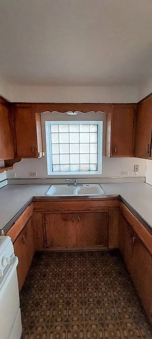 J.E.R & Associates 2416 — Photo 3