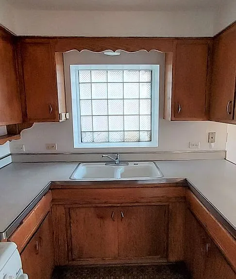 J.E.R & Associates 2416 — Photo 3