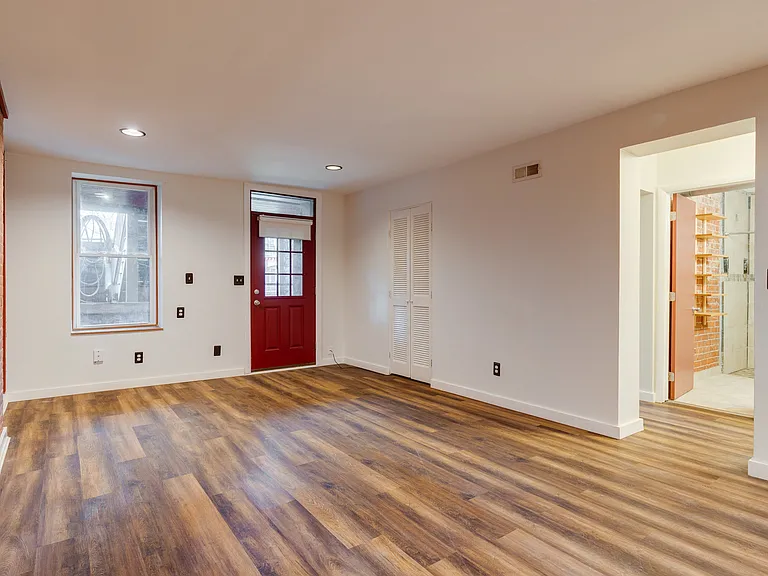 2118 Saint James Ave #1 — Photo 5