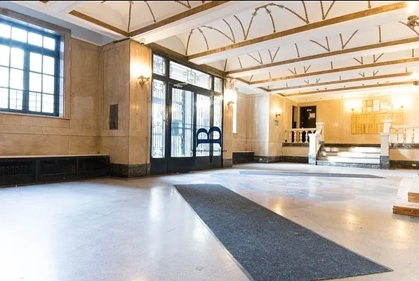 Rented by R New York | media 8