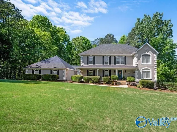 110 Sweetwater Ln, Rainbow City, AL 35906