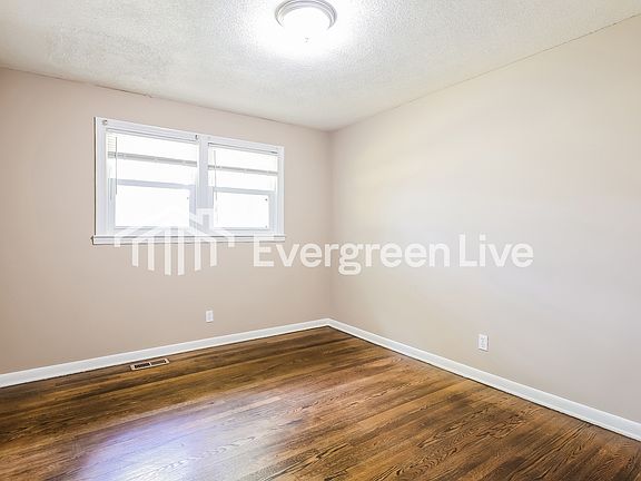 5th image of 220 Cherry Hill Rd