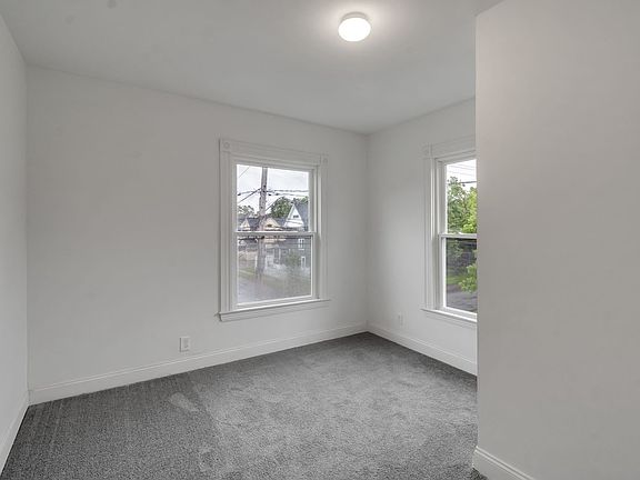 4th image of 131 Ross St