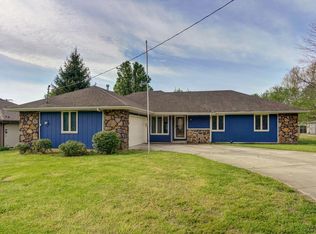 1946 E Arlington Dr, Springfield, MO 65803