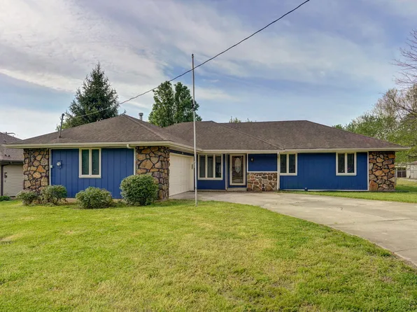 1946 E Arlington Drive, Springfield, MO 65803