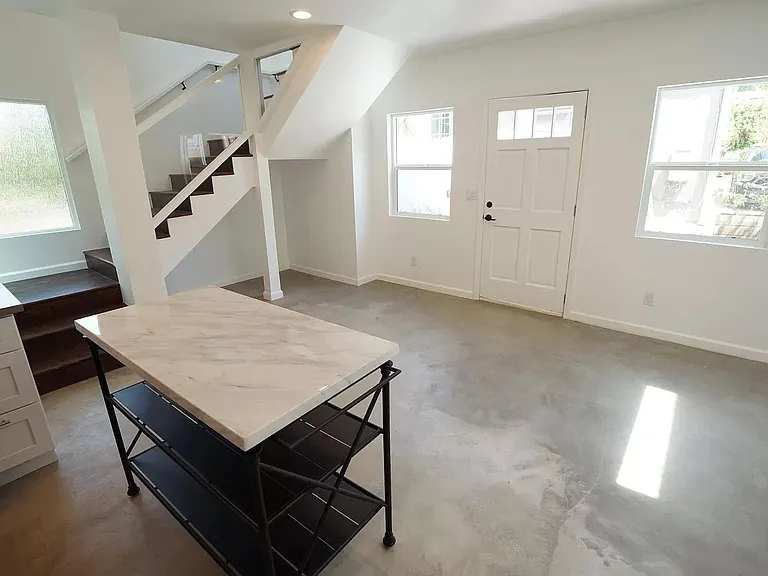 4538 Ambrose Ave — Photo 8
