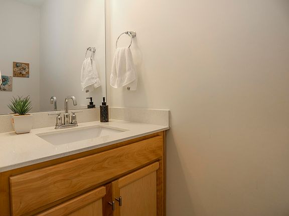 5th image of 252 Pendergast Rd
