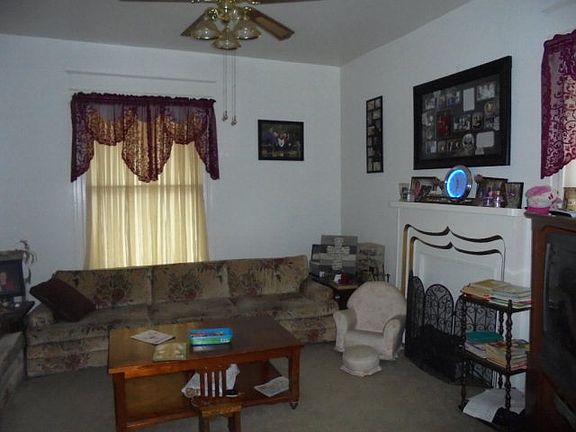 2nd image of 403 W Wood St