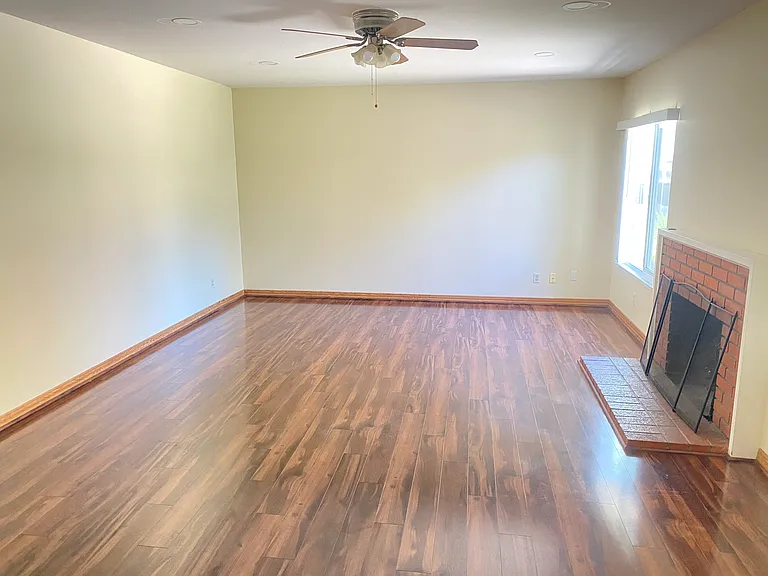 662 Catalina Dr — Photo 3