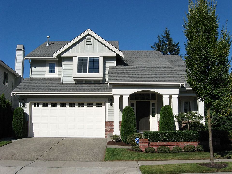 Beautiful John F. Buchan Home in Harbour Pointe Village!