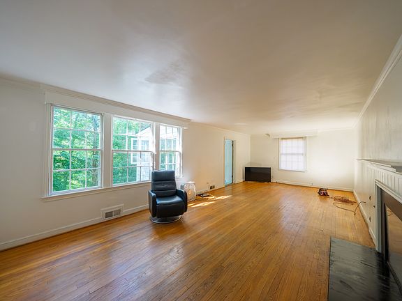 5th image of 9320 W Parkhill Dr