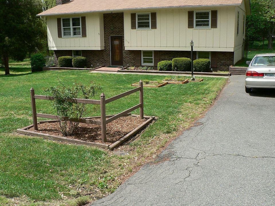1st image of 715 Edwards Dr