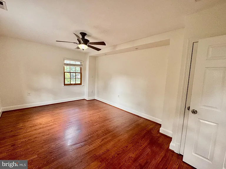 204 S Irving St — Photo 8