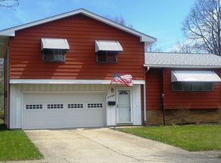 6745 Crenshaw Dr, Parma Heights, OH 44130