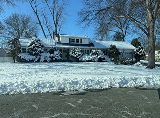 2 Peach Tree Ct, Parsippany, NJ 07054