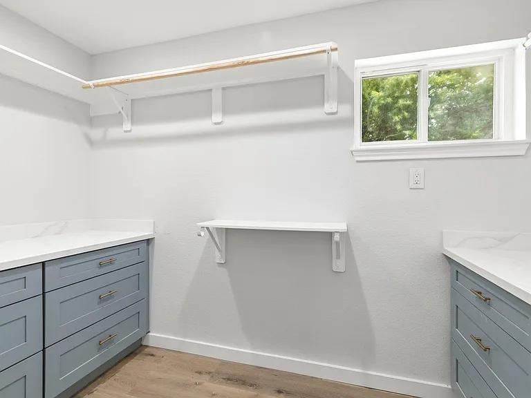 15215 Parkville Dr — Photo 19