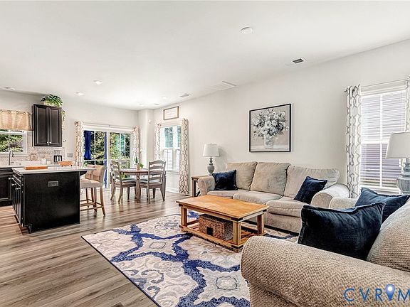 3rd image of 10924 Genito Square Dr